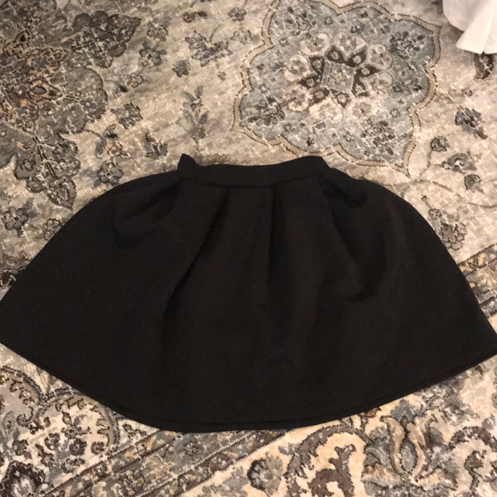 The perfect black skirt!